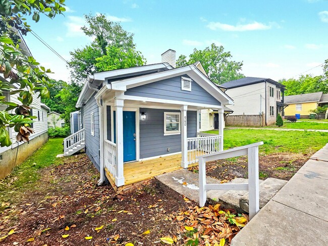 Building Photo - 960 Sims St SW