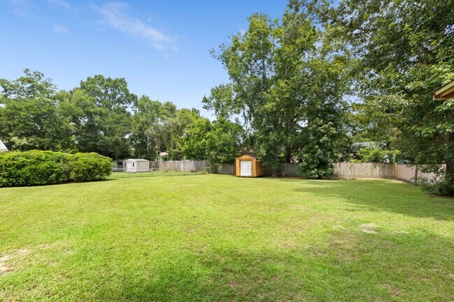 Building Photo - 1126 Pleasant Pines St