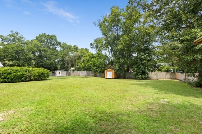 Building Photo - South Mount Pleasant Fully Furnished Rental