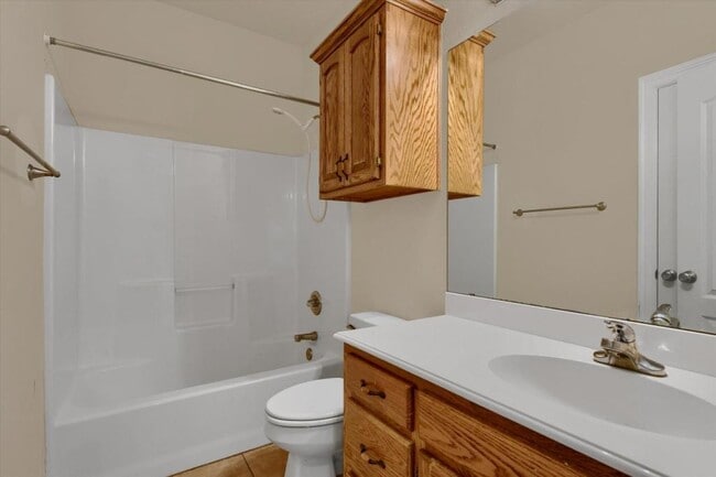 Building Photo - 629 Clay Ln