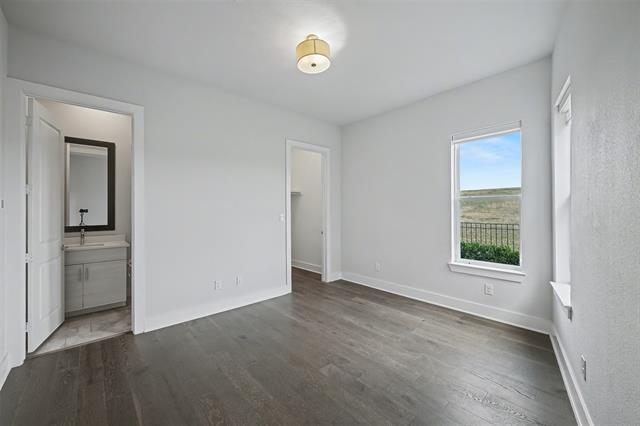 Building Photo - 381 E Greenbriar Ln