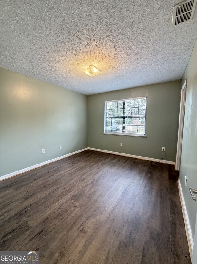 Building Photo - 682 Timothy Rd