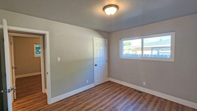 Building Photo - 7021 Wilshire Cir