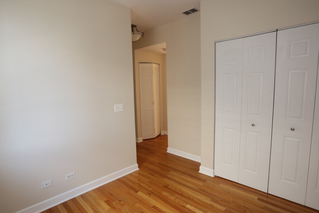 Building Photo - 3257 N Clifton Ave