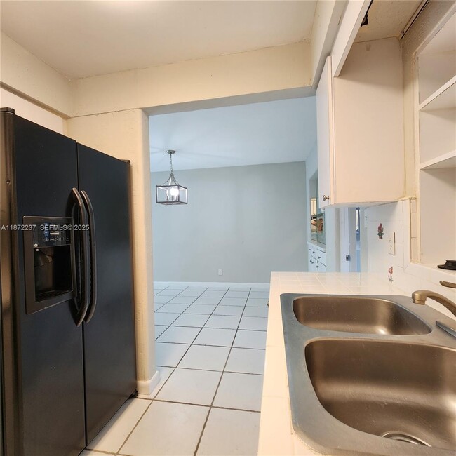 Building Photo - 1940 NE 31st Ct