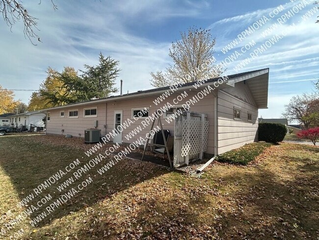 Building Photo - 605 4th Ave