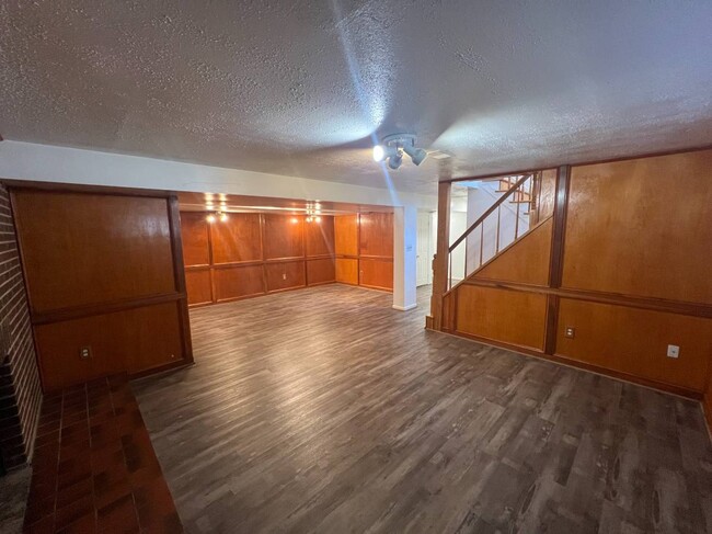 Building Photo - 932 Ray Rd