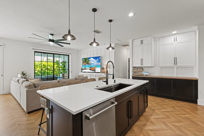 Kitchen facing living - 3224 S East Ave