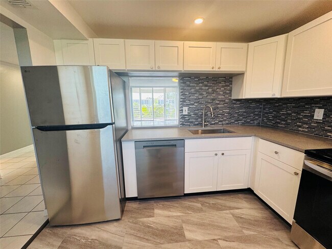 Building Photo - 1701 NE 191st St