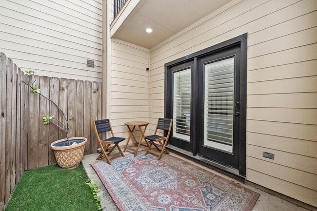 Building Photo - 5807 Birdsall Market Pl