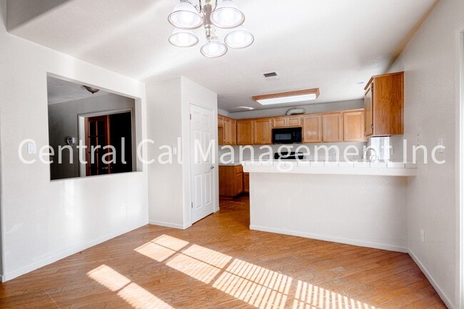 Building Photo - 4 Bedroom/3 Bath Home in the Southwest - $2495 per Month!