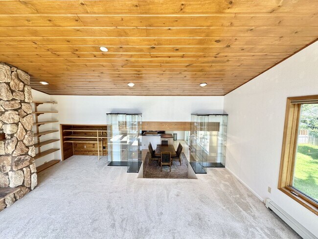 Building Photo - Newly Updated 4 Bedroom UMED Home!