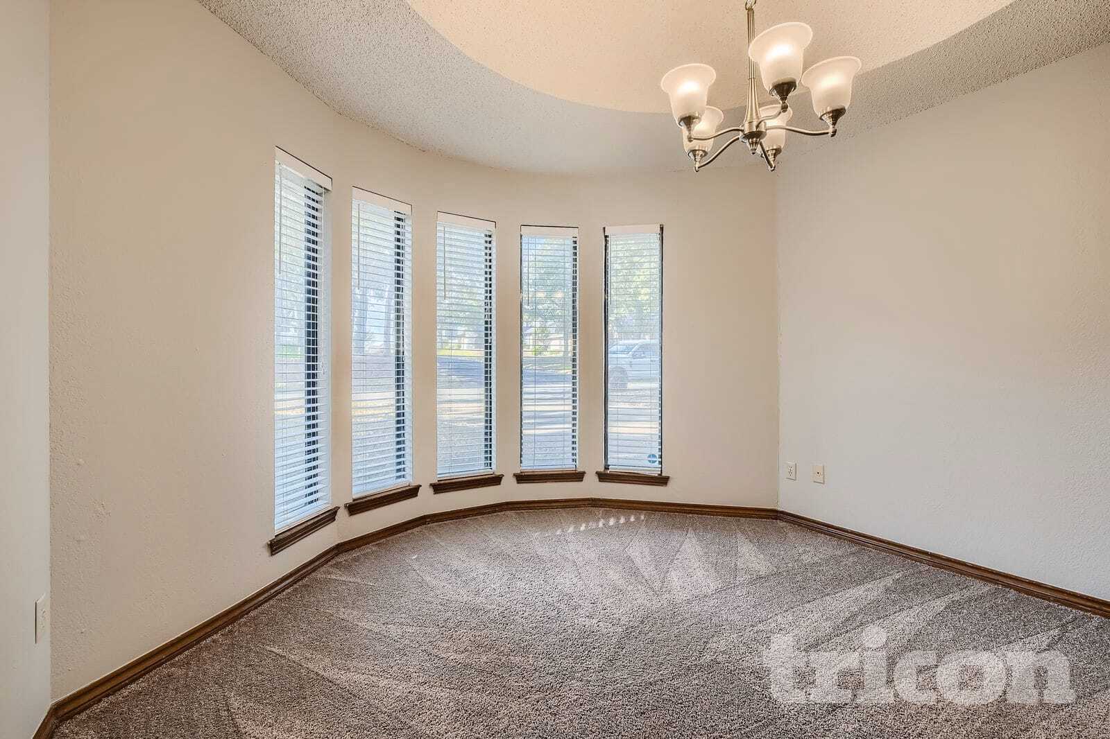 Building Photo - 736 Highland Crest Dr