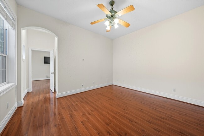 Building Photo - 5934 Stratford Gardens Dr