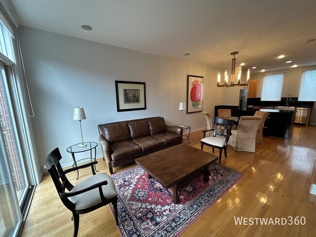 Building Photo - 1801 W Winnemac Ave