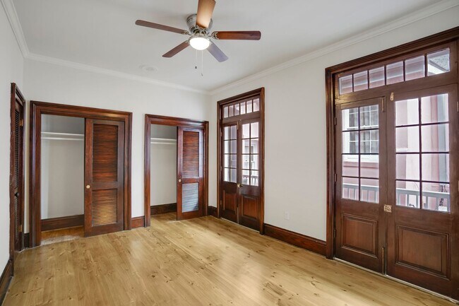 Building Photo - 401 Burgundy St