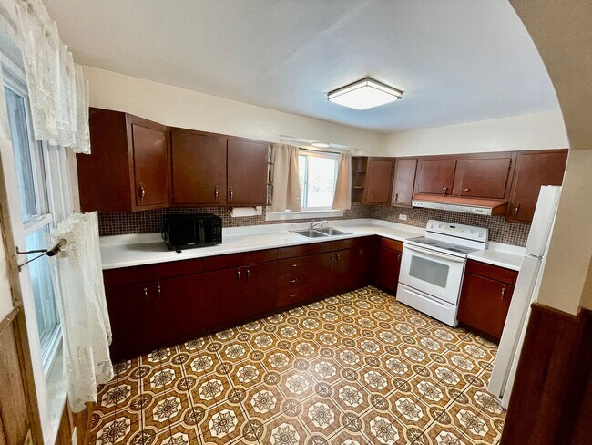 Building Photo - 120 Cotter Rd