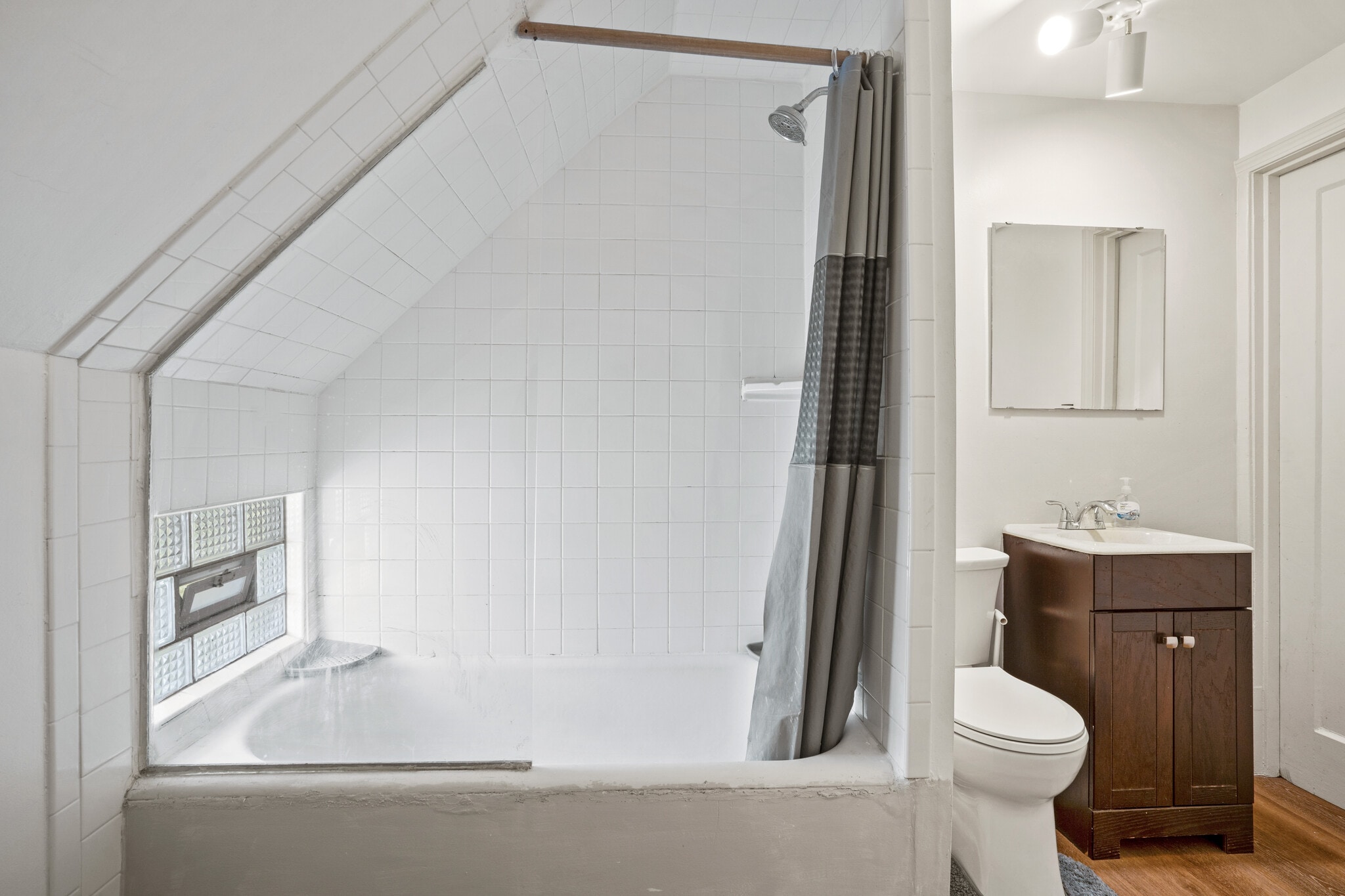 Building Photo - 316A E Burdick Ave