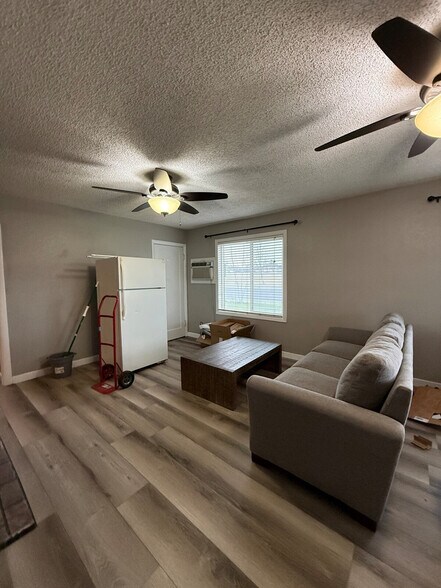 Building Photo - 600 NE 3rd St