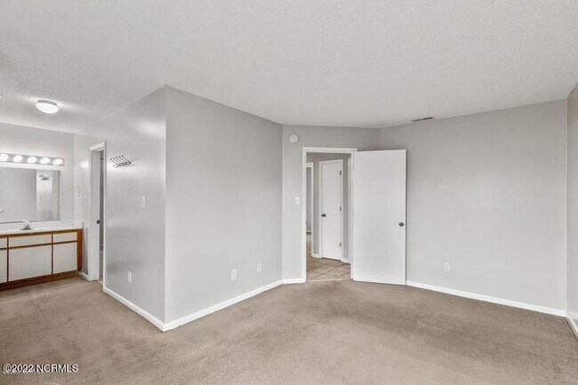 Building Photo - 424 Singletree Dr