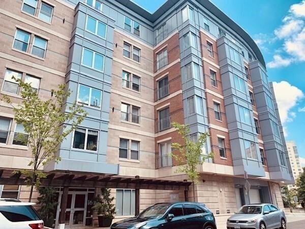 Building Photo - 16 Miner St