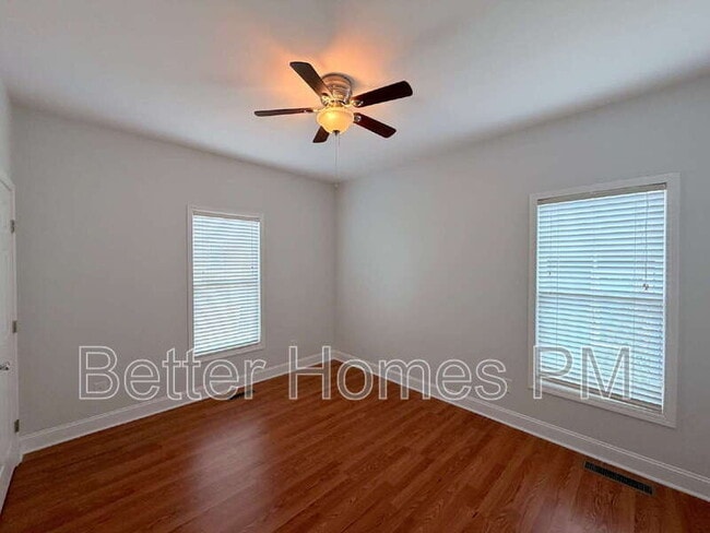 Building Photo - 701 E Martin St