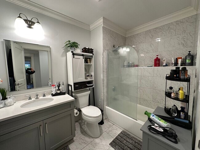 Building Photo - 17 Hennery Wy