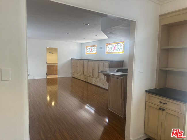 Building Photo - 320 S McCarty Dr