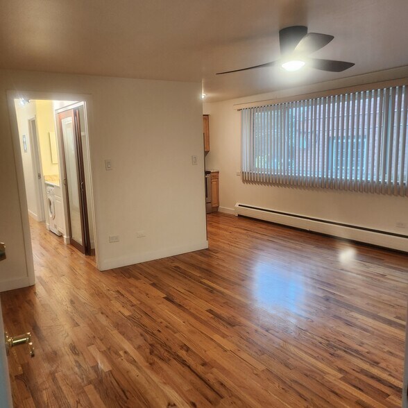 Building Photo - 985 N Corona St