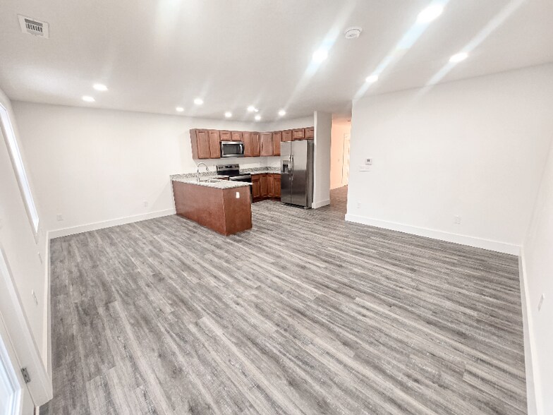 Building Photo - 118 Ivy Trce