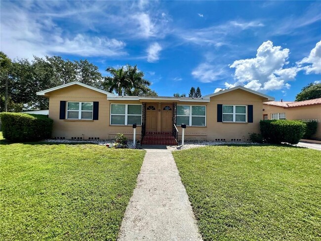 Primary Photo - 135 Ricardo Way NE