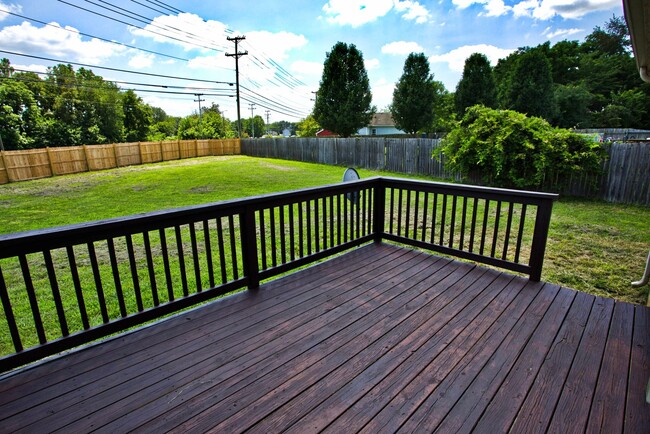 Building Photo - BEAUTIFUL HOME NEAR FORT CAMPBELL