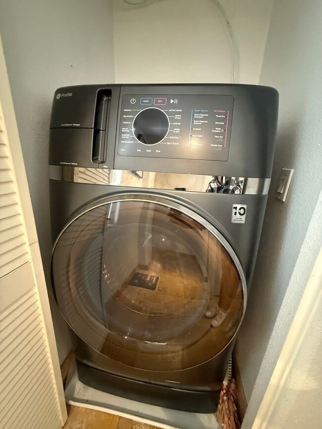 Building Photo - Charming Loft - 2 bed/ 2.5 bath in prime downtown San Diego!