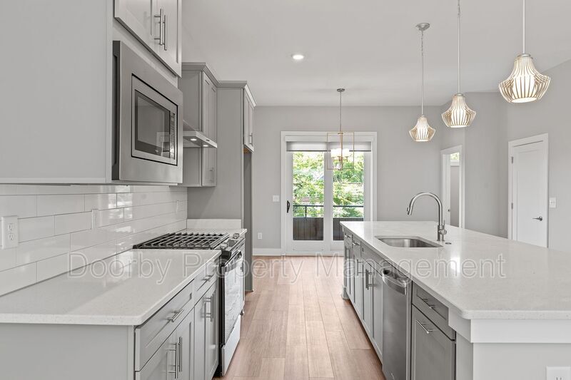 Building Photo - 769 Burnside Pl