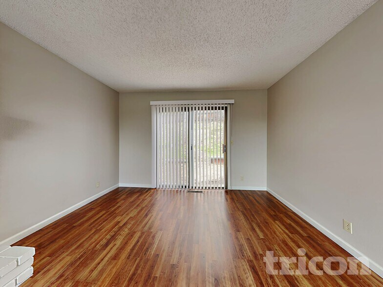 Building Photo - 1465 Van Petten St