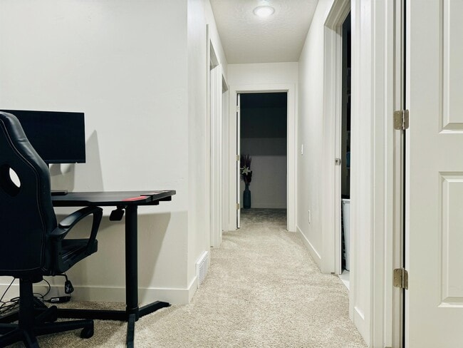 Building Photo - 2687 N Snowberry Dr