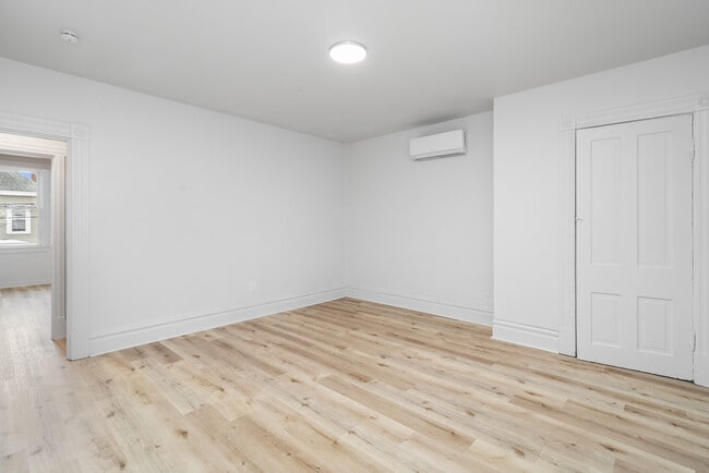 Building Photo - 2321 Spring St