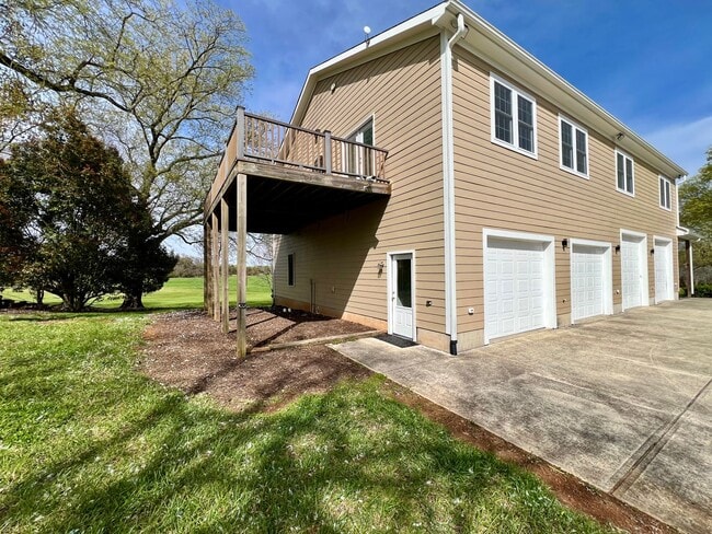 Building Photo - Adorable Waterfront/Fully Furnished/All In...