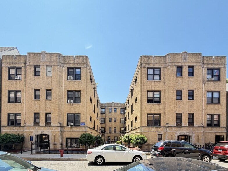 Building Photo - 2850 N Orchard St
