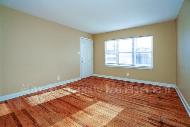 Building Photo - 1443 Nightingale Rd
