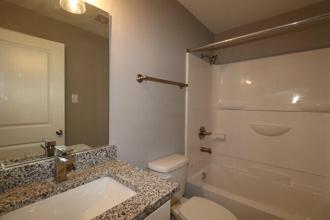 Building Photo - 115 Lynnwood Dr