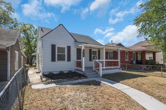 Building Photo - Newly Refreshed 3-Bed Bungalow with Bonus Sunroom & Finished Attic – Columbus Living!