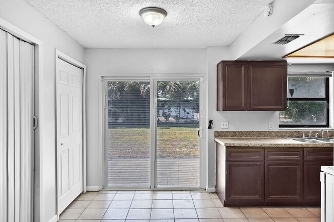 Building Photo - Move-In Ready 3-Bedroom Home with Spacious...
