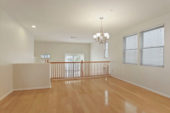 Building Photo - Beautiful 3 bedroom Bayside home available...