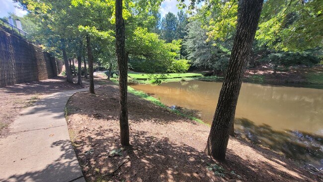 Building Photo - Bright 2-Bedroom Townhome Near Avalon & Downtown Alpharetta