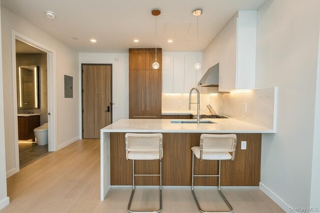 Building Photo - 35-32 Leavitt St