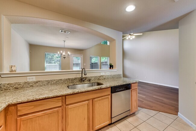 Building Photo - COMING SOON! CHARMMING 2 BEDROOM TOWNHOME ...