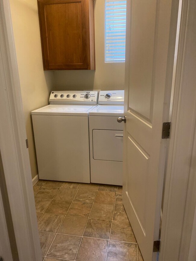 Building Photo - CLEAN AND QUIET 3bd/2ba West Salem Home - ...