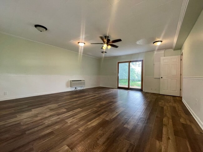 Building Photo - 3BD Home In Highland, IN