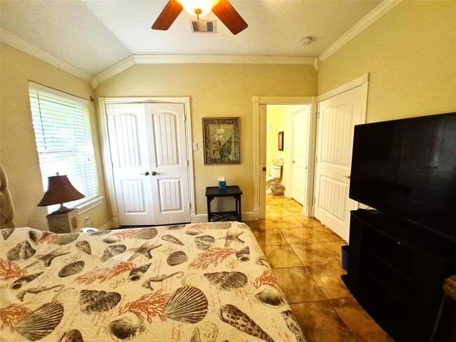 Building Photo - 402 1/2 Avenue A